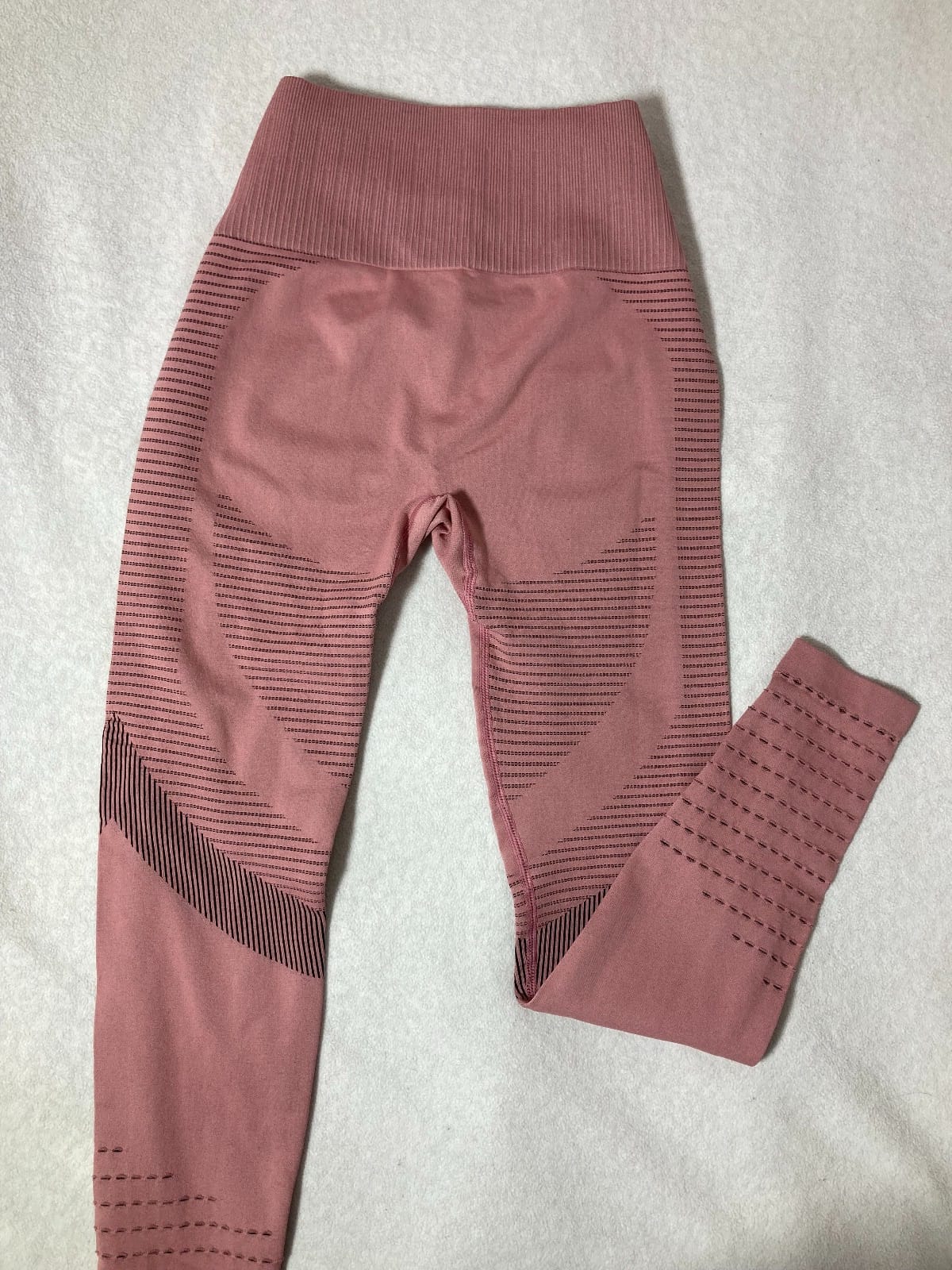 Conjunto deportivo rosa con detalles